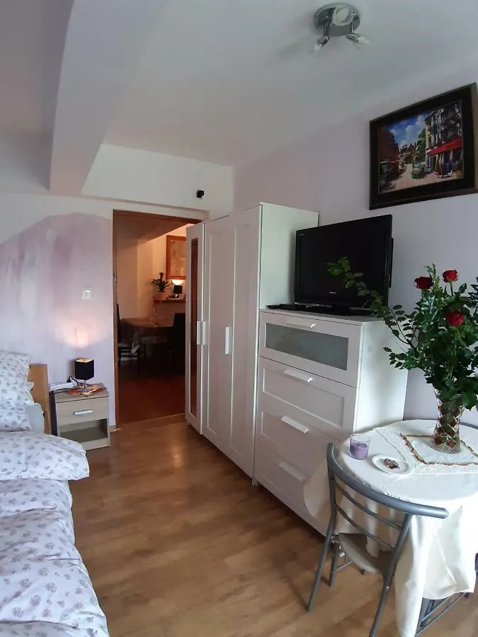 Apartament Pokoje Kwiatowe Chwaszczyno 0*,